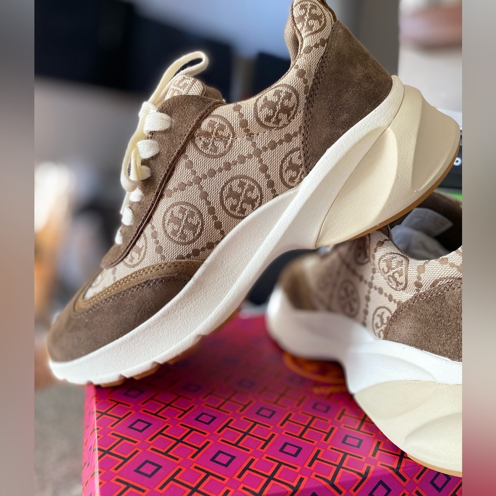 👟💗TORY BURCH 👟T MONOGRAM GOOD LUCK TRAINER Size 8 - Picture 1 of 14